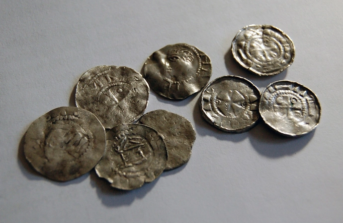 {Muzeum w Ostródzie wzbogaciło swoje zbiory o wczesnośredniowieczne monety.}